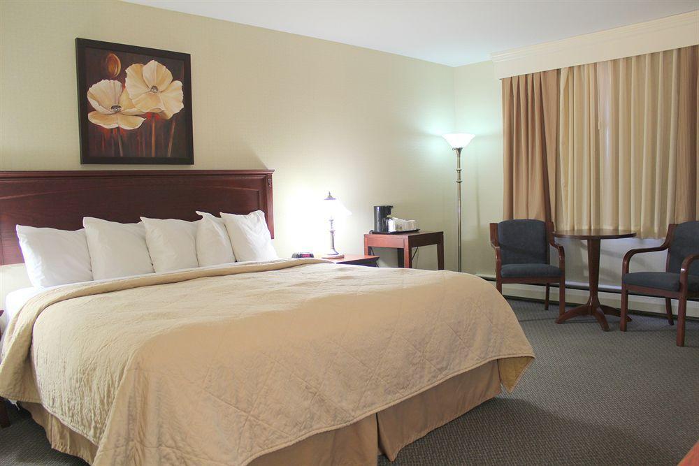 Quality Inn Mont-Laurier Bagian luar foto