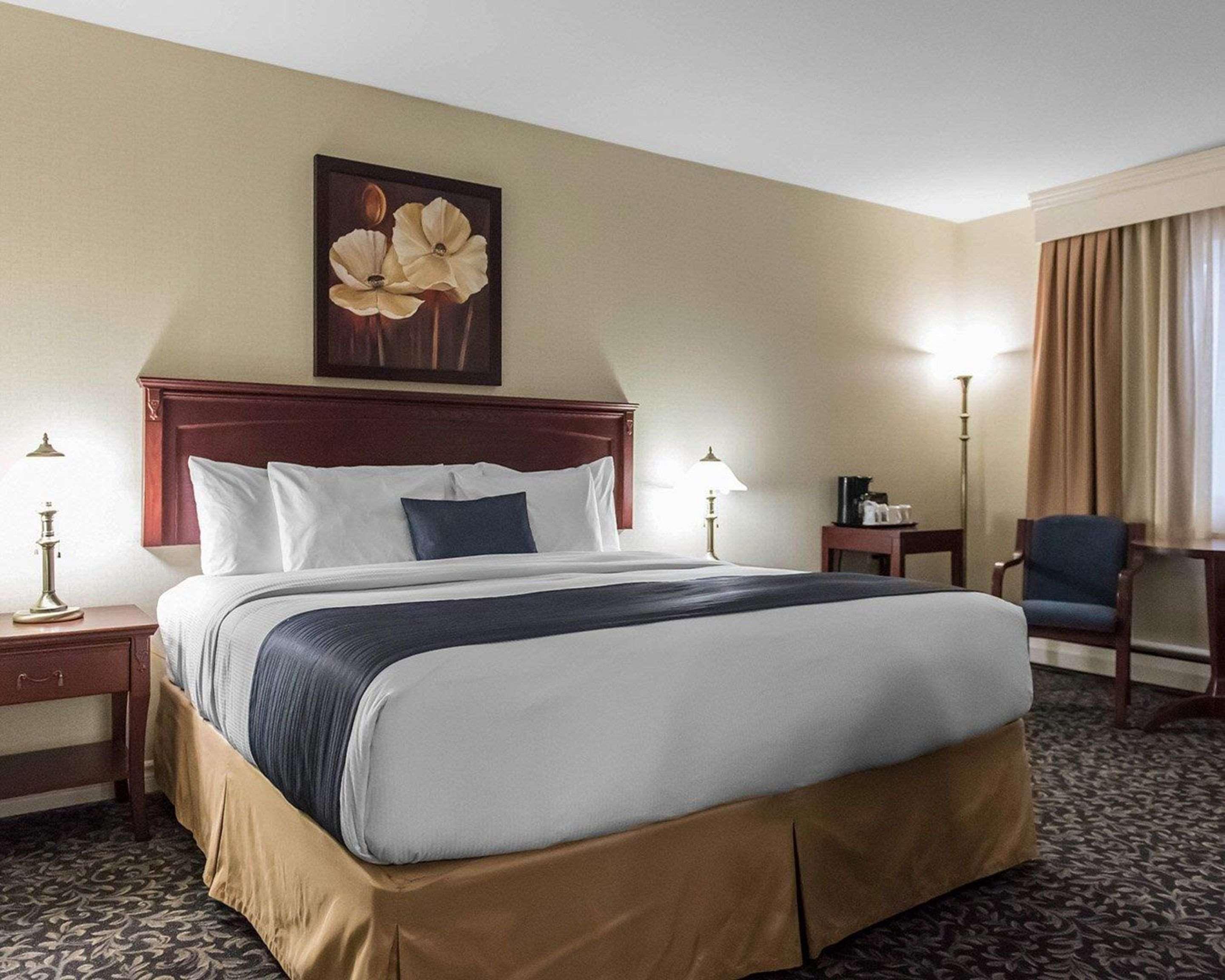 Quality Inn Mont-Laurier Bagian luar foto