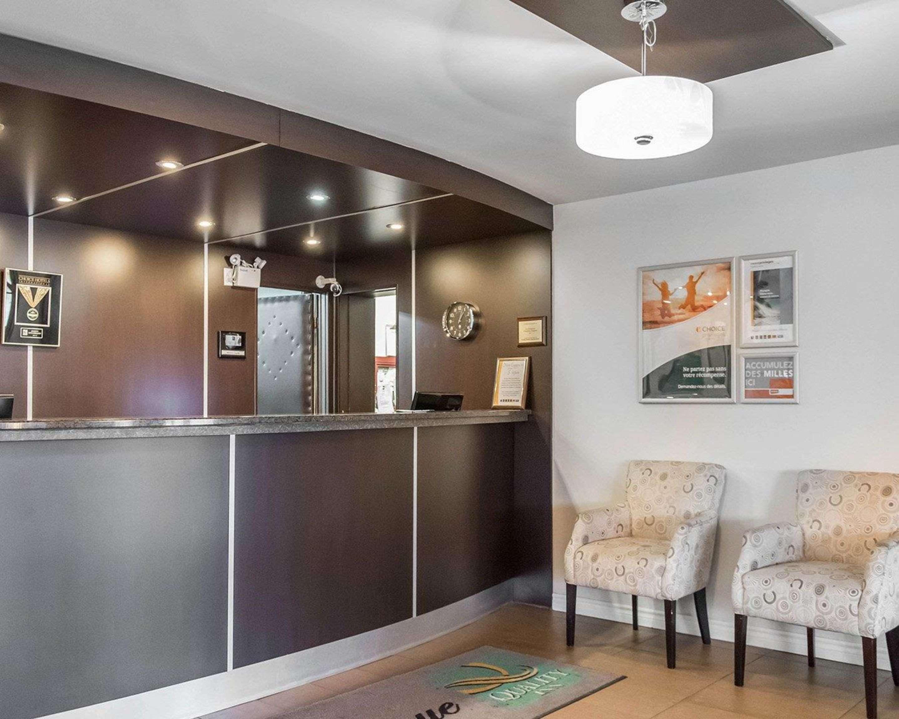Quality Inn Mont-Laurier Bagian luar foto