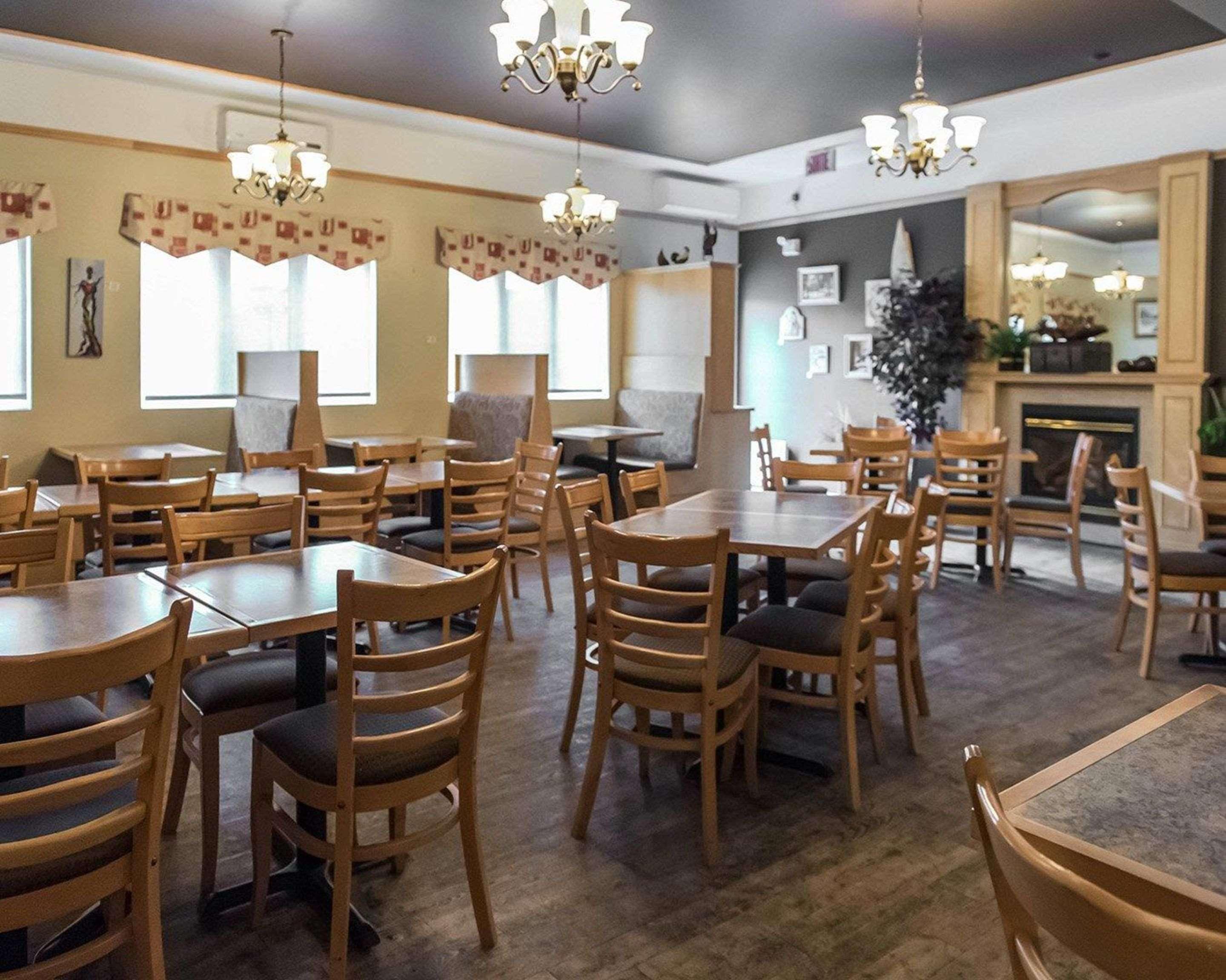 Quality Inn Mont-Laurier Bagian luar foto