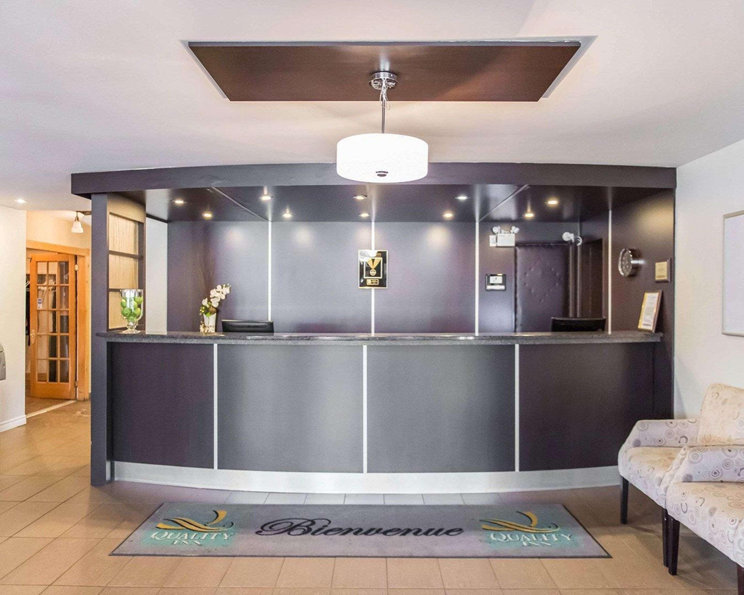 Quality Inn Mont-Laurier Bagian luar foto