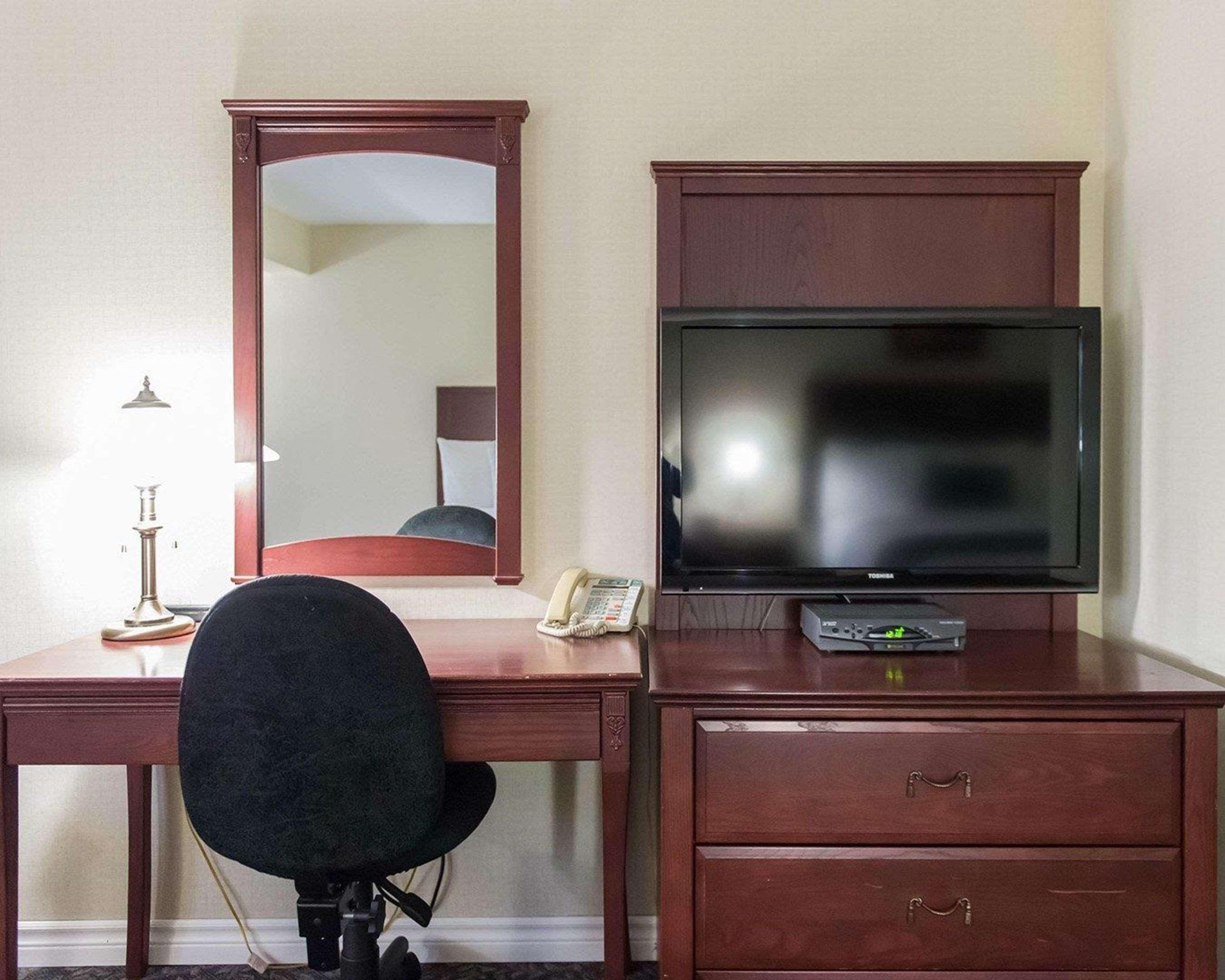 Quality Inn Mont-Laurier Bagian luar foto