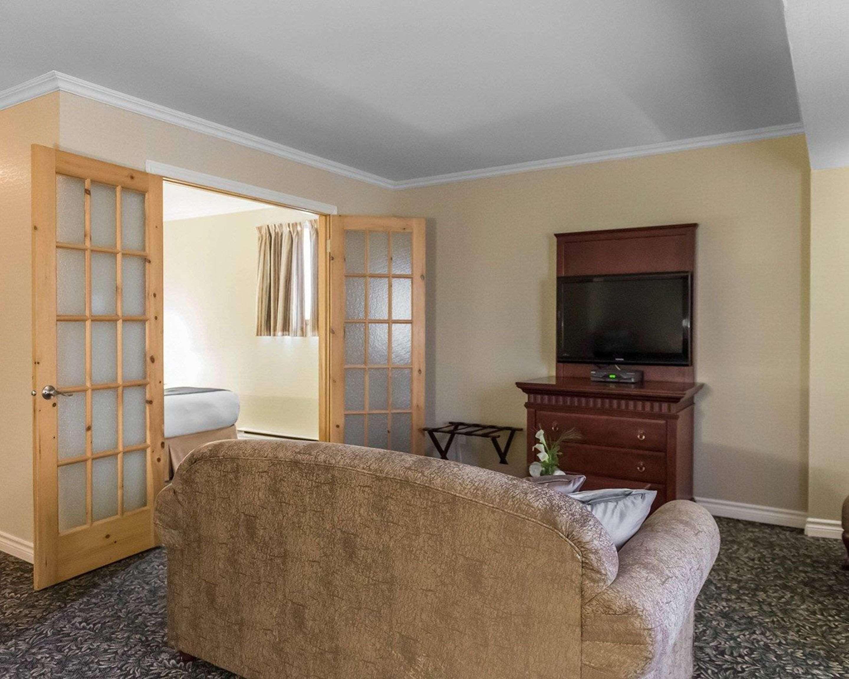 Quality Inn Mont-Laurier Bagian luar foto