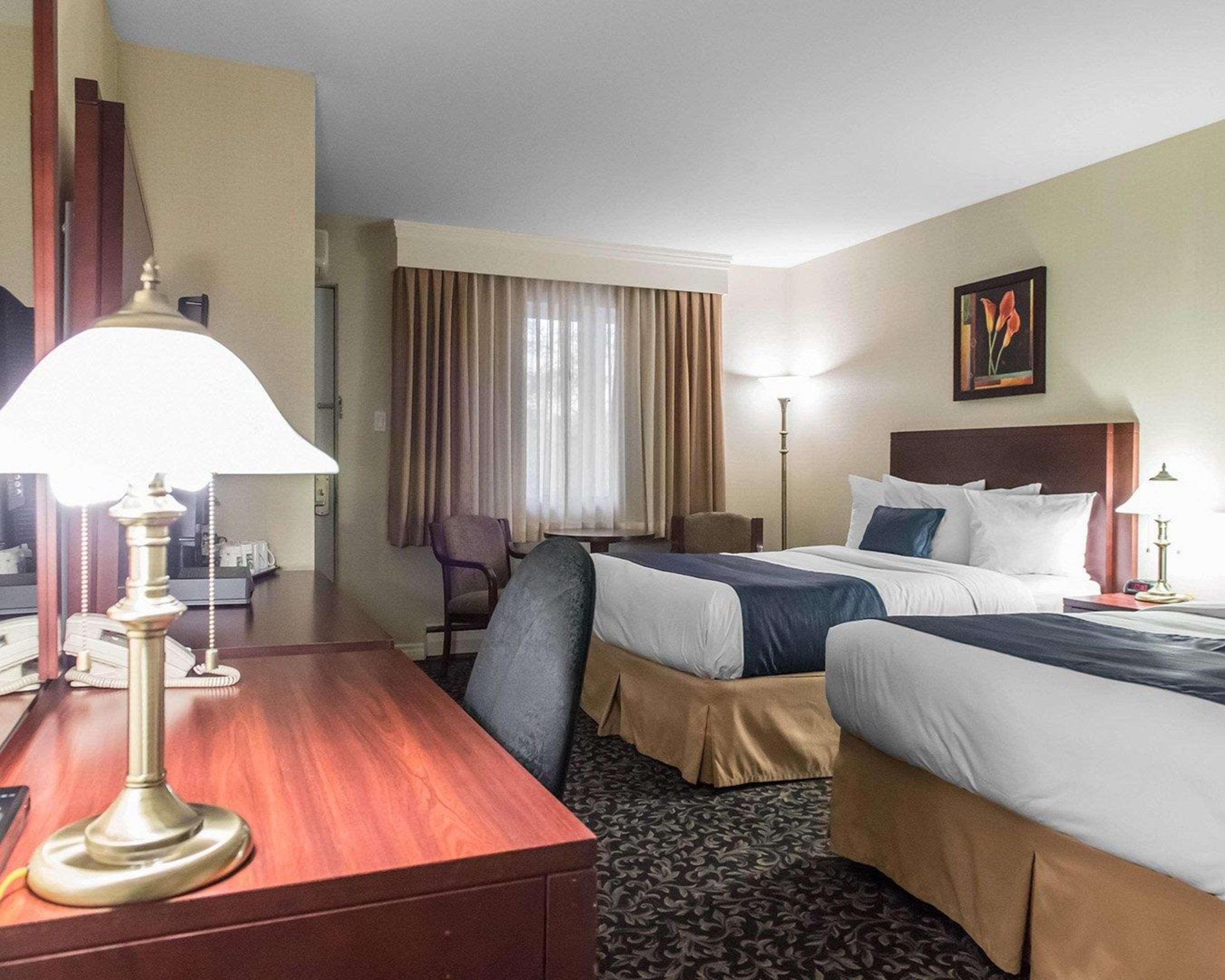 Quality Inn Mont-Laurier Bagian luar foto