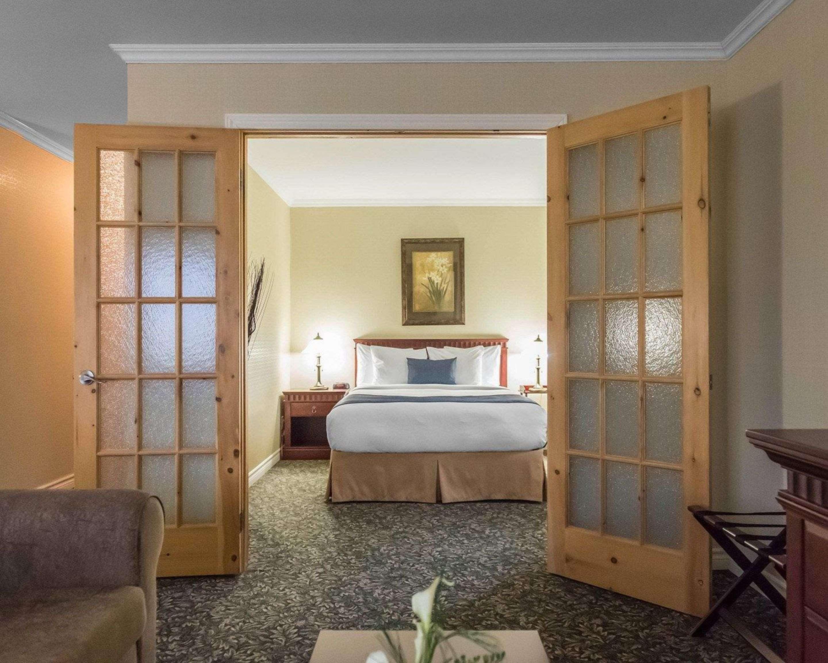 Quality Inn Mont-Laurier Bagian luar foto