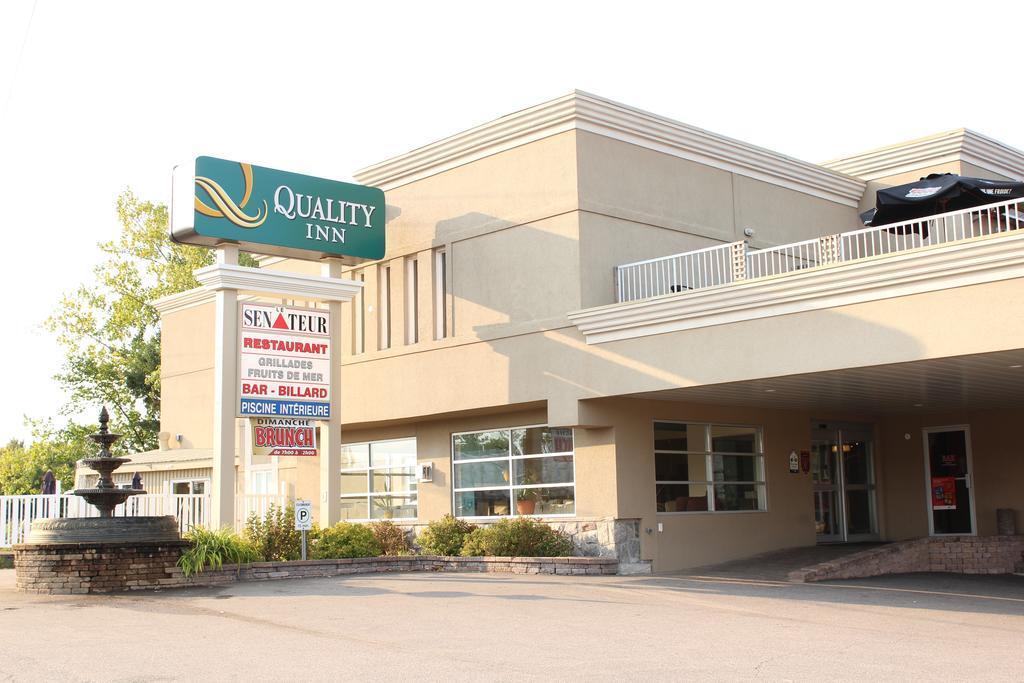 Quality Inn Mont-Laurier Bagian luar foto