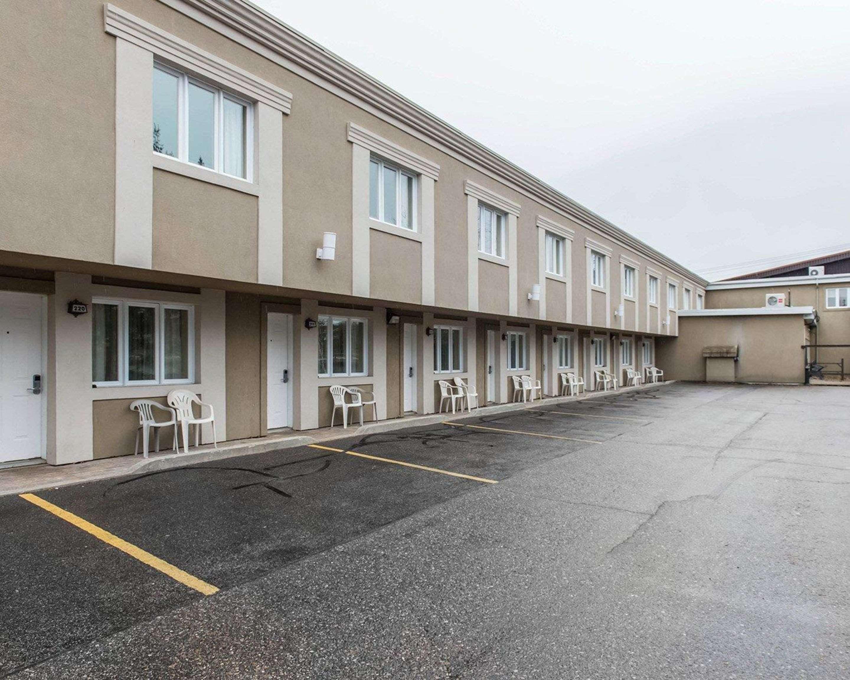 Quality Inn Mont-Laurier Bagian luar foto