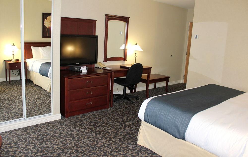 Quality Inn Mont-Laurier Bagian luar foto