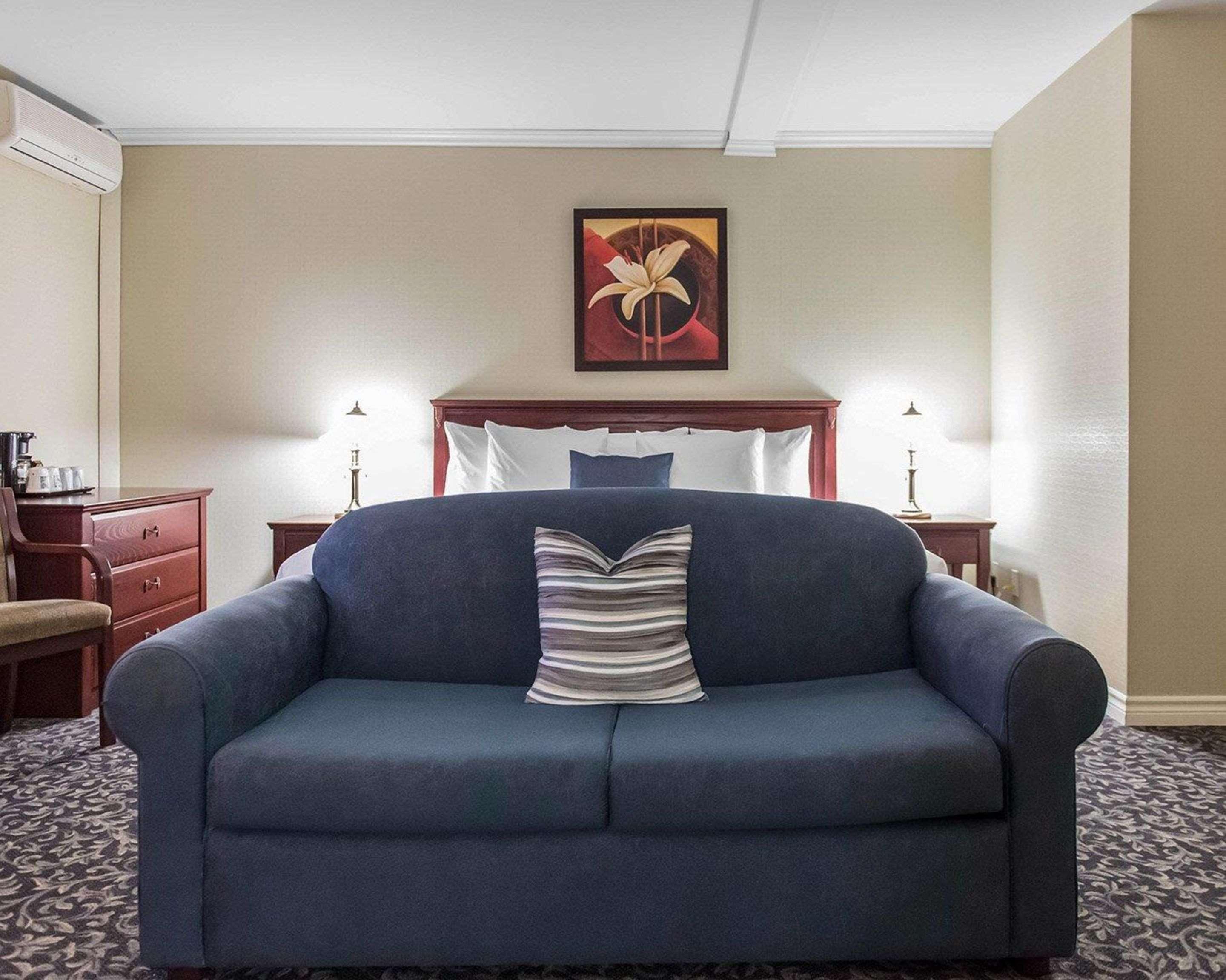 Quality Inn Mont-Laurier Bagian luar foto