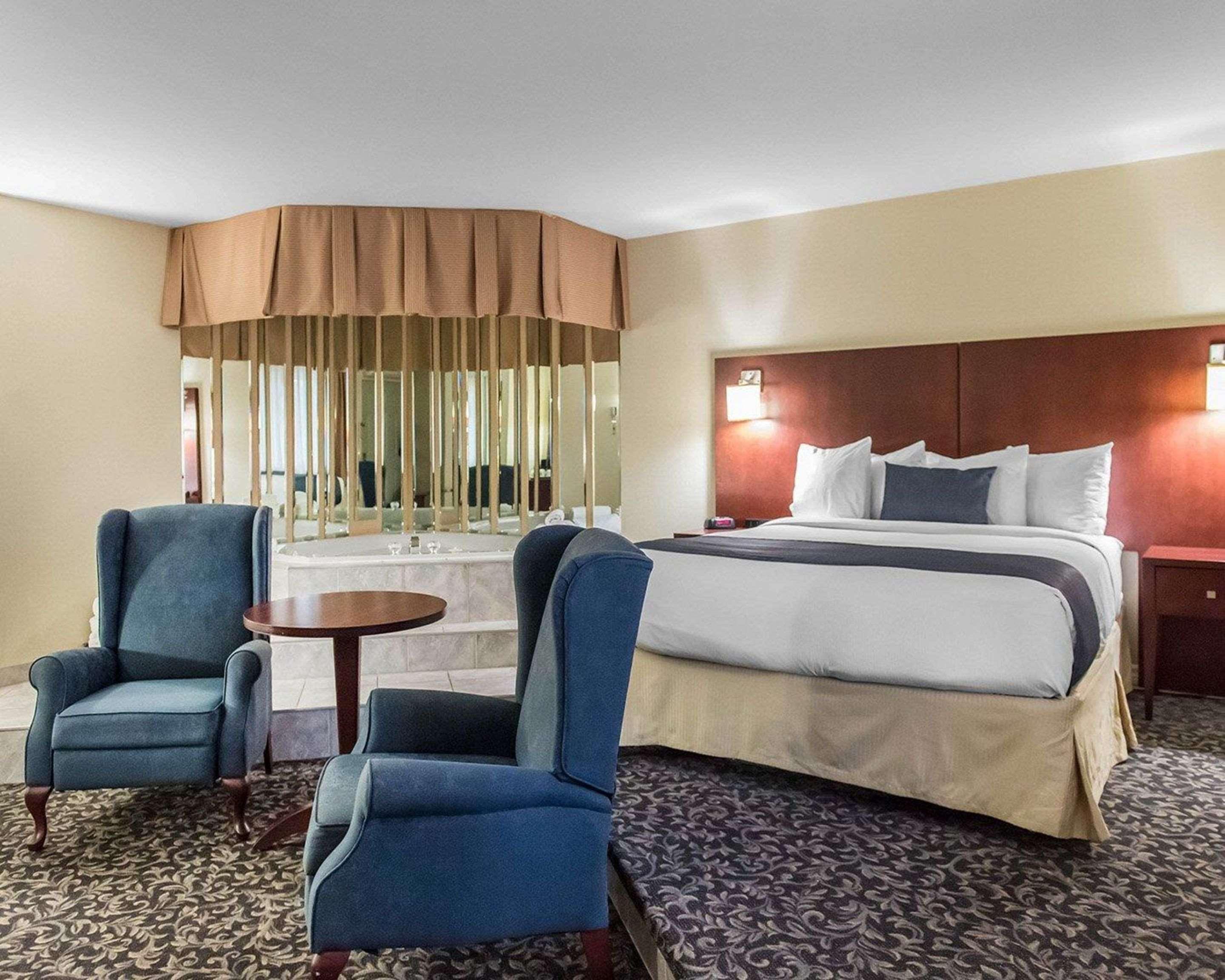 Quality Inn Mont-Laurier Bagian luar foto