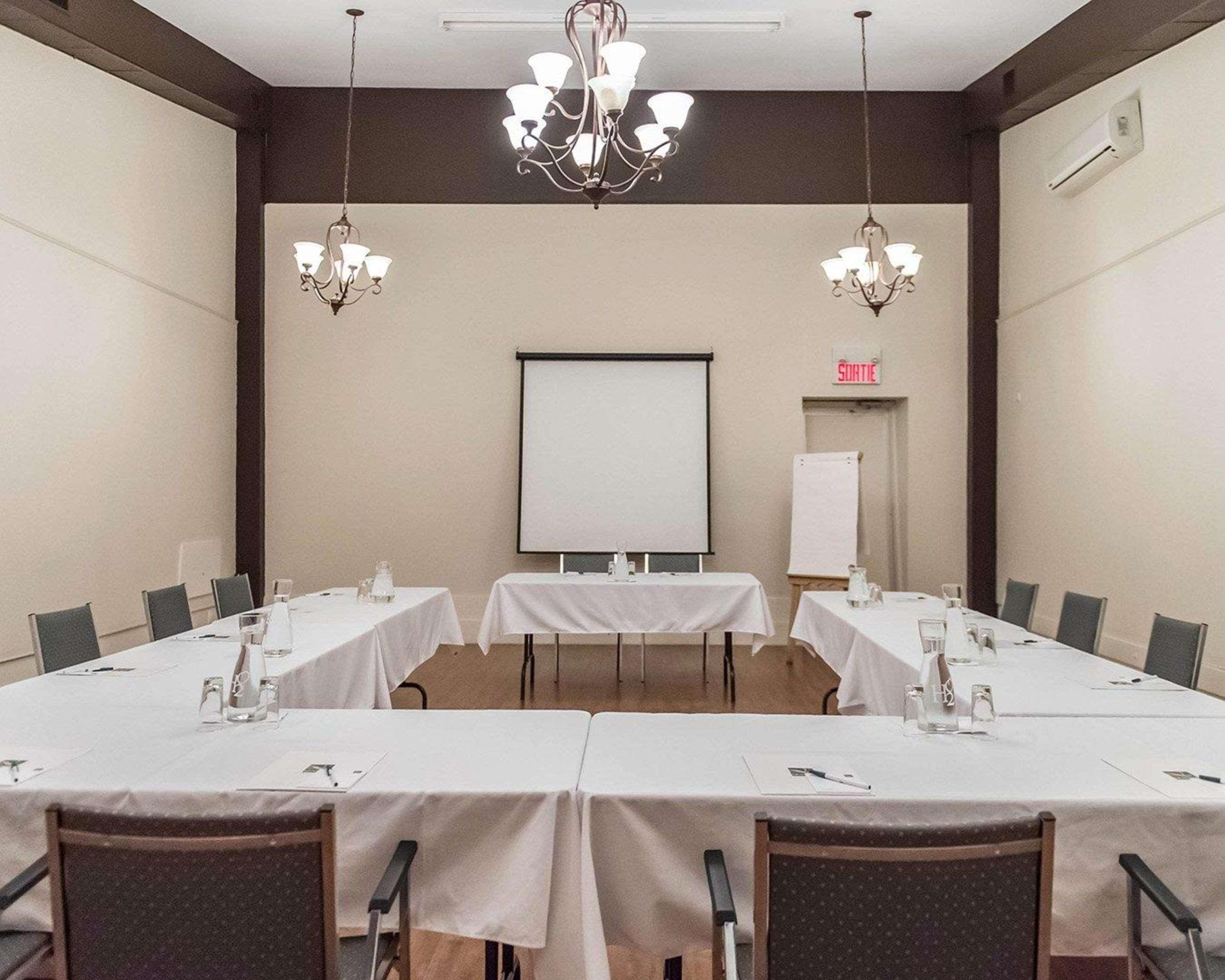 Quality Inn Mont-Laurier Bagian luar foto