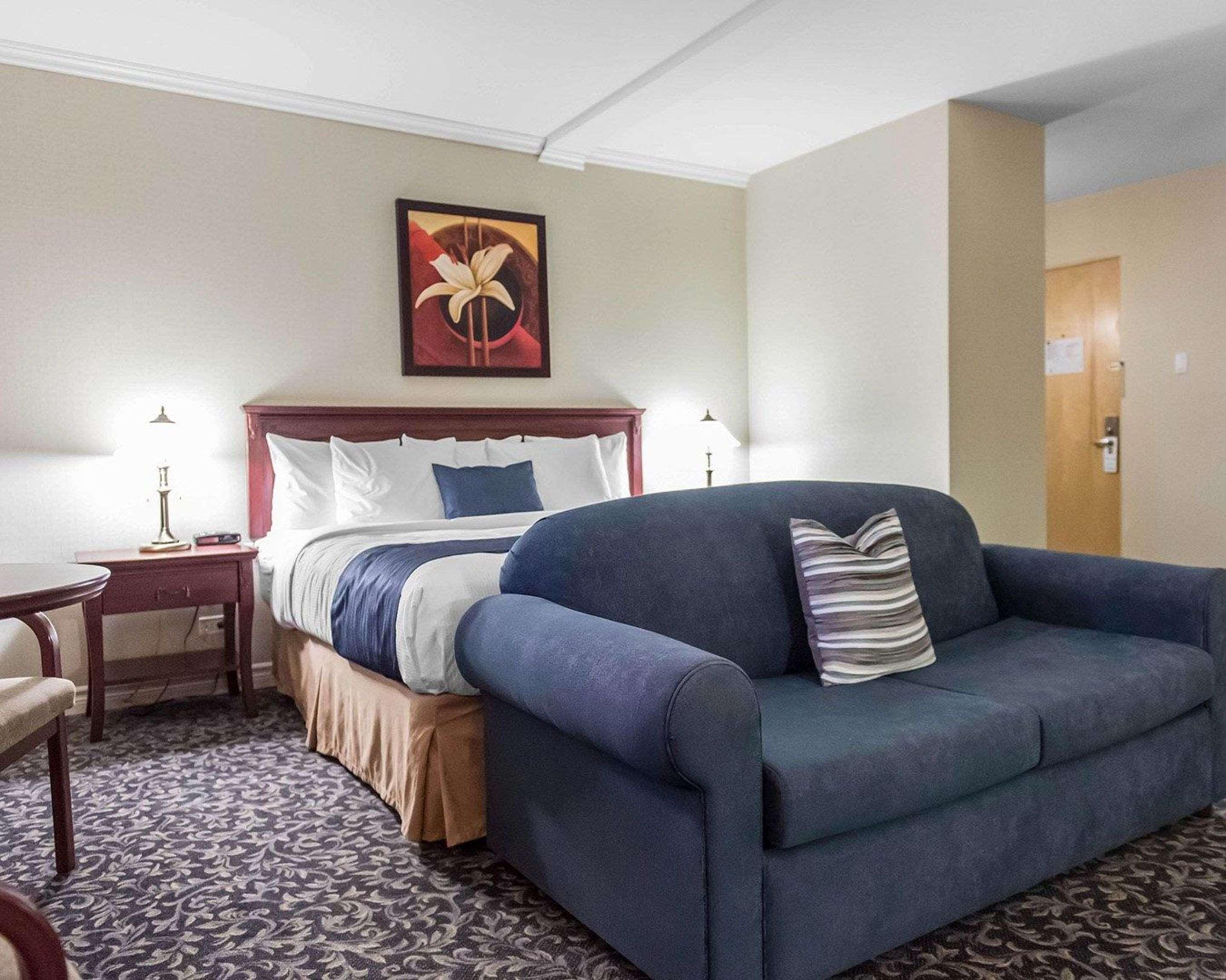Quality Inn Mont-Laurier Bagian luar foto