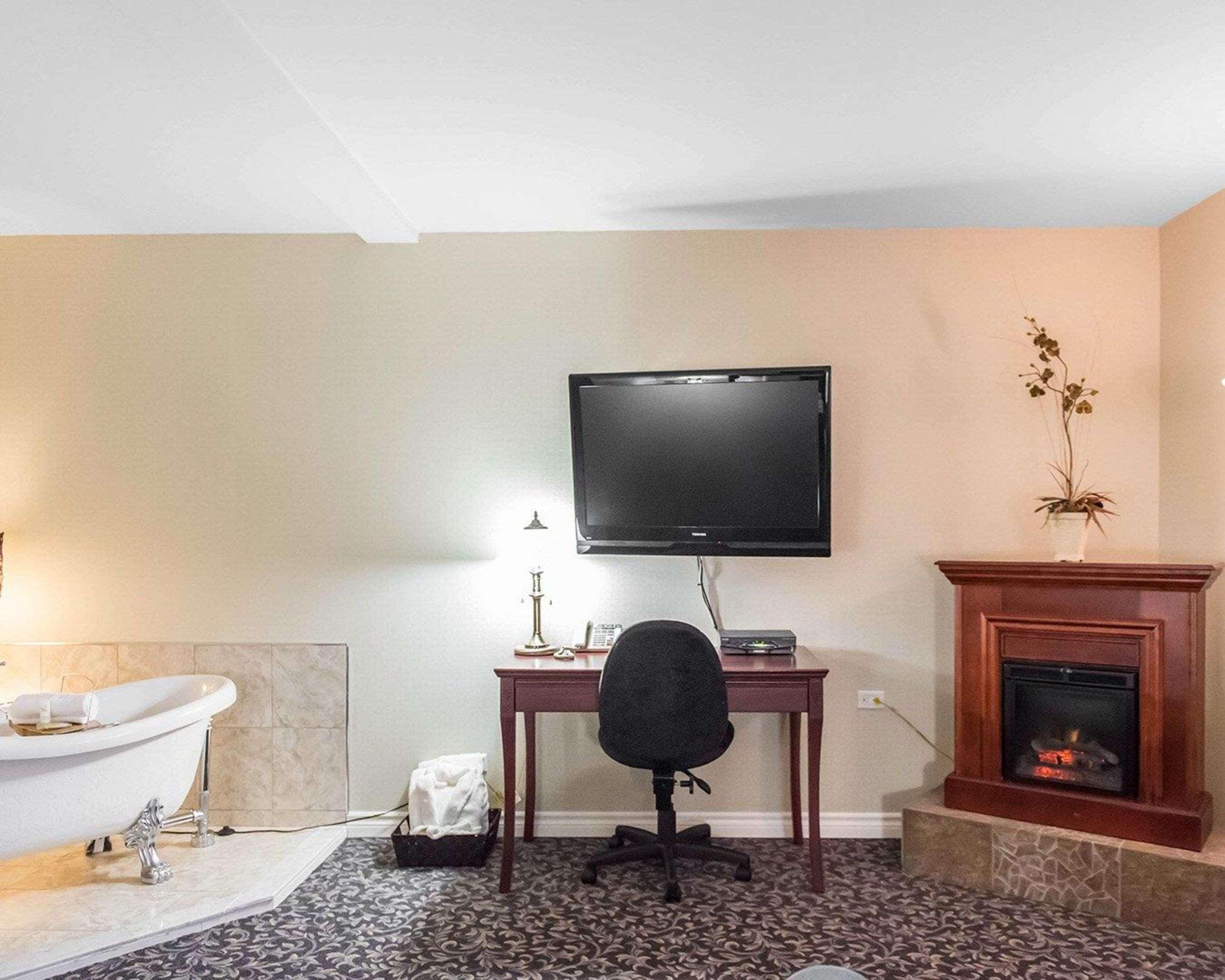 Quality Inn Mont-Laurier Bagian luar foto