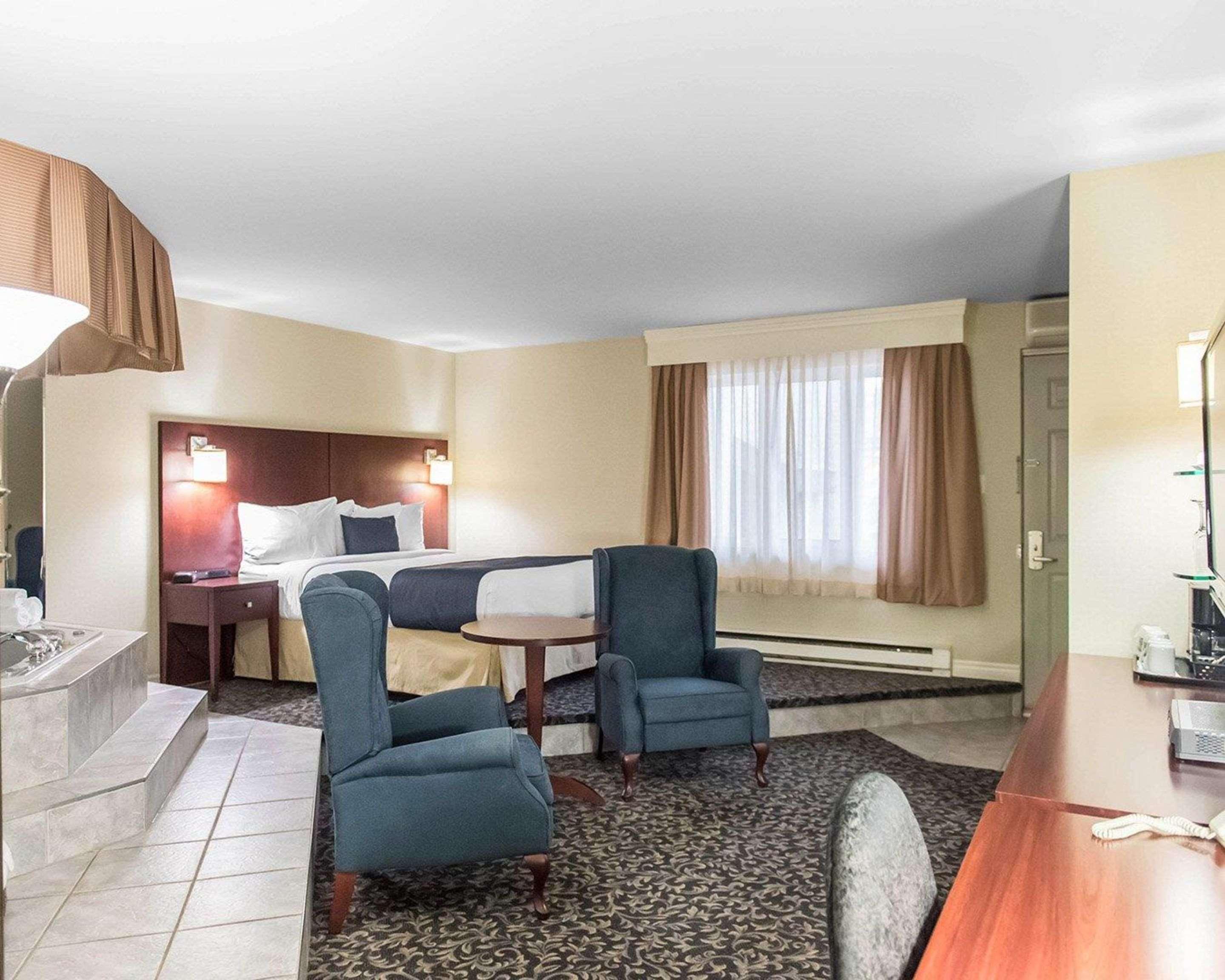 Quality Inn Mont-Laurier Bagian luar foto