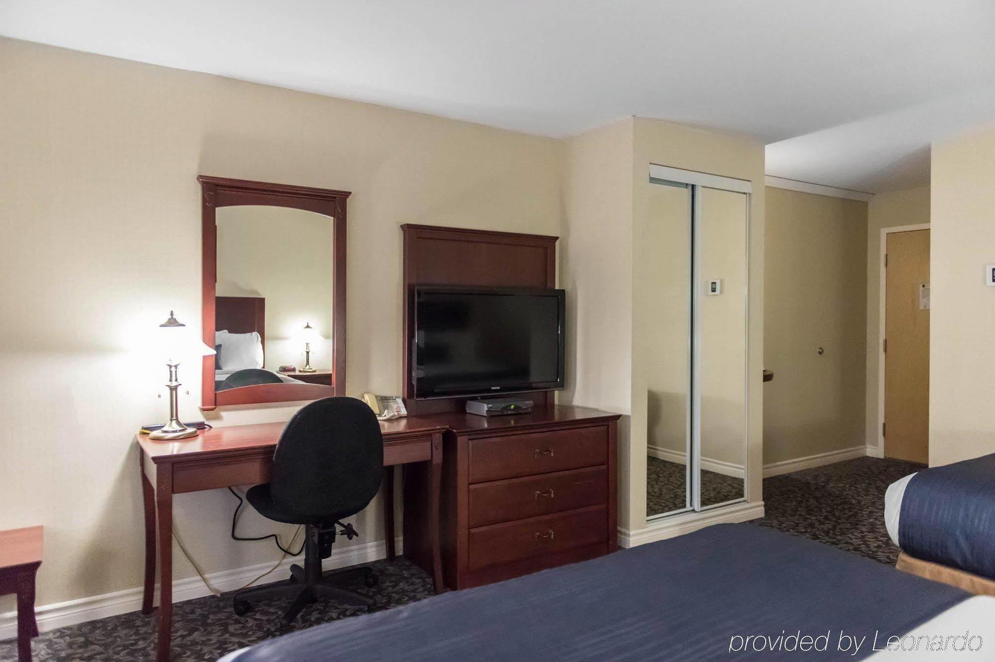 Quality Inn Mont-Laurier Bagian luar foto