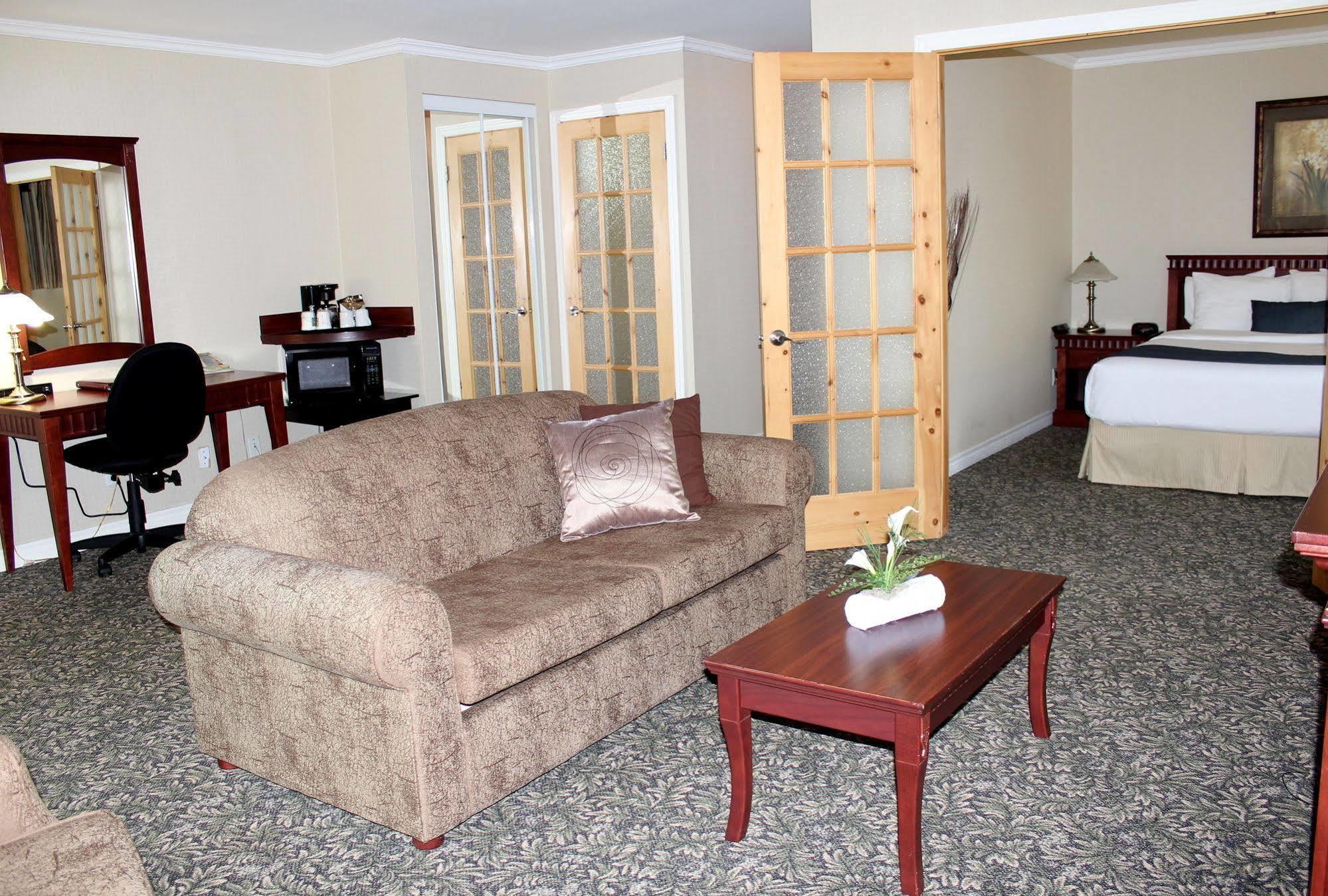 Quality Inn Mont-Laurier Bagian luar foto
