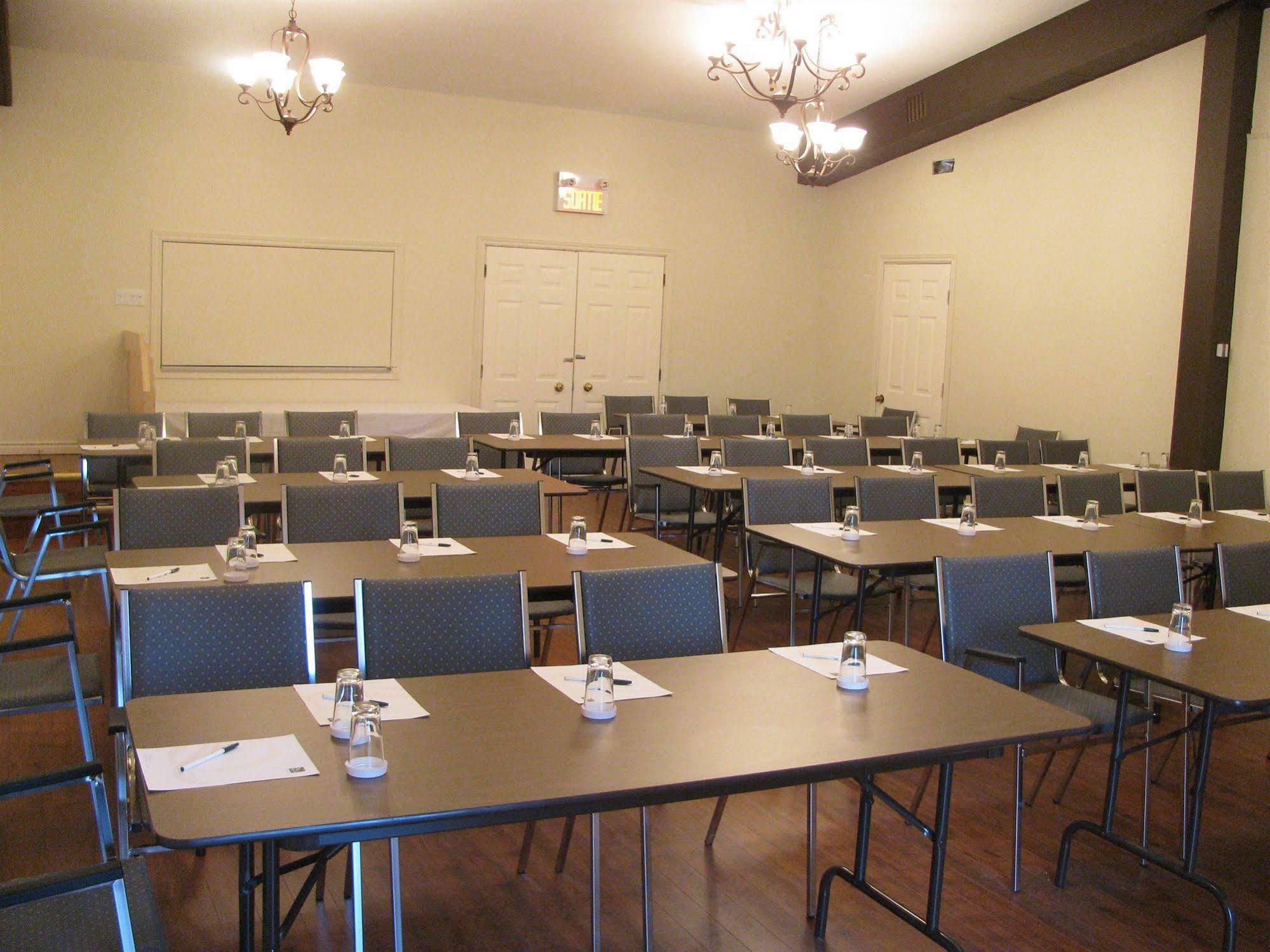 Quality Inn Mont-Laurier Bagian luar foto