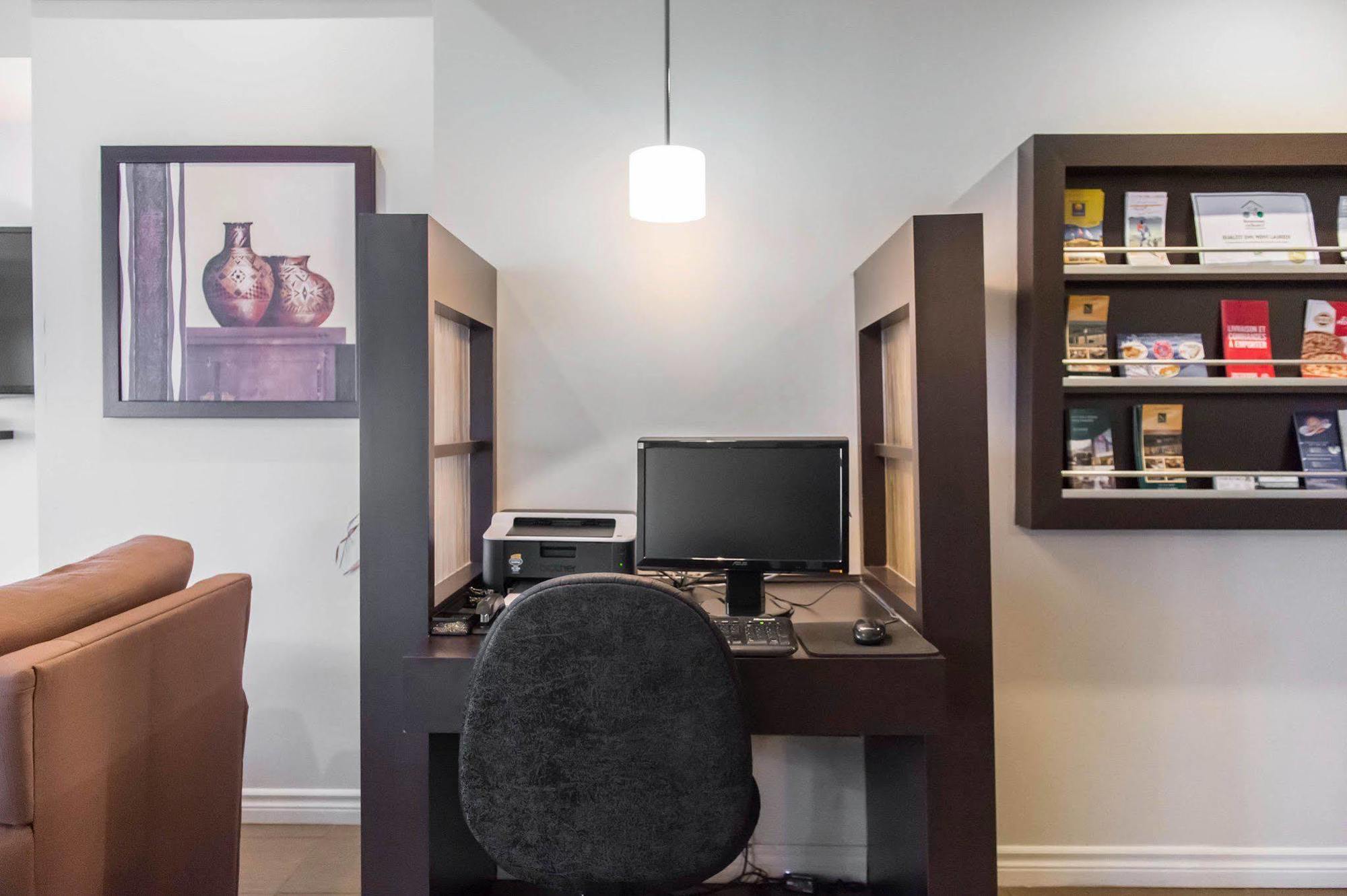 Quality Inn Mont-Laurier Bagian luar foto