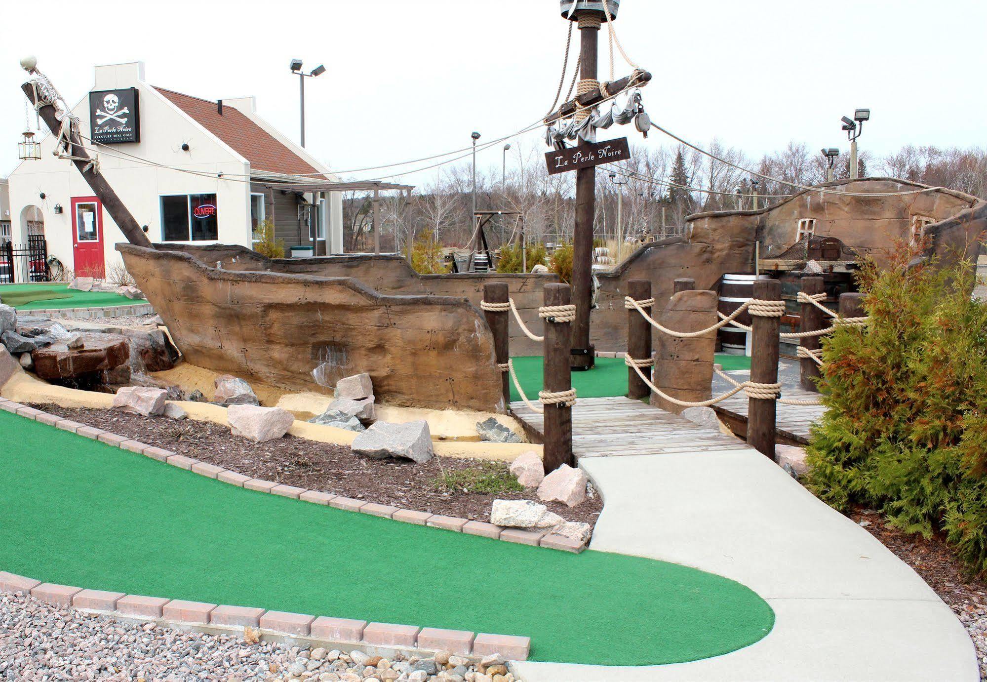 Quality Inn Mont-Laurier Bagian luar foto