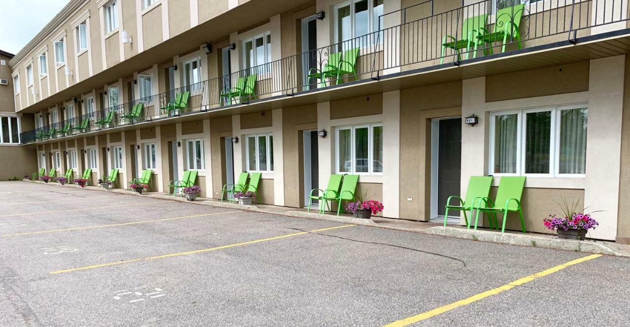 Quality Inn Mont-Laurier Bagian luar foto